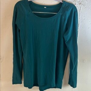 Lululemon long sleeve t shirt top measures 8/10